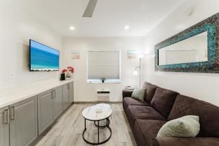 South Beach Ocean Drive Condo 1 Min to the Beach - 5