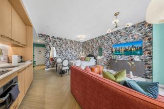 Miami Condo plus Den - Pool Gym & Best Location - 2