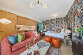 Miami Condo plus Den - Pool Gym & Best Location - 1