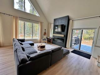 Quiet detached home steps from all the action! - 9