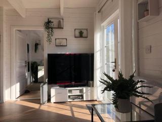 Entire 1 bedroom flat-5 min to station - 9