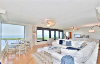 Two Bedroom Corner Residence with Panoramic Views - 3