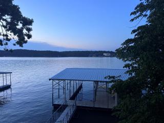 Grand Lakefront Escape at Lake of the Ozarks - 8