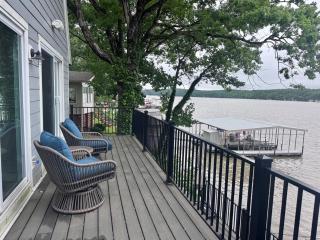 Grand Lakefront Escape at Lake of the Ozarks - 6