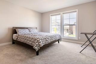 Calgary NW - AC, Garage, Backyard, Self Check-in, Professionally Cleaned - 5