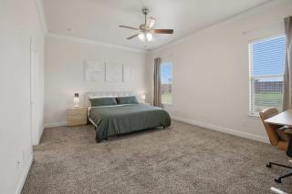 Acomm Corporate Housing Private Room, Shared Lounge I Deluxe Living! - 5