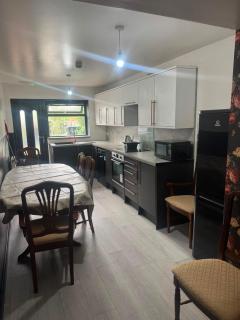 Stylish Double Bedroom Close to Derby City Centre - 2