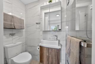 Bright 2BR West End Apartment Close to Beaches and FIFA 2026 - 1