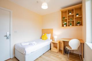 Central Limerick - Large 4-Bed Apartment - Sleeps 6 - 2