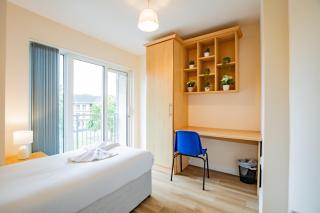 Central Limerick - Large 4-Bed Apartment - Sleeps 6 - 3