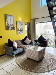 Zalari Luxe Loft A, Spacious 1-Bed Loft, Paulshof - 6