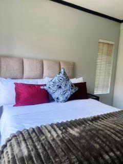 Zalari Loft B, Nature-Inspired 2 Bed Loft Paulshof - 3