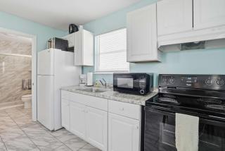 Beachside 1BR Studio Sleeps 4 & Near North Beach - 8