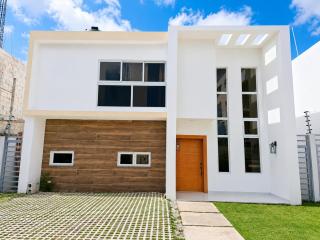 Luna Caribe Retreat Spacious Home Minutes from Beaches & Airport 3 bedroom - 0