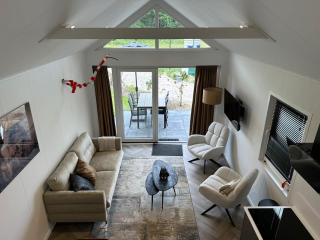Luxurious Lodge with hot tub - fantastic location - 7