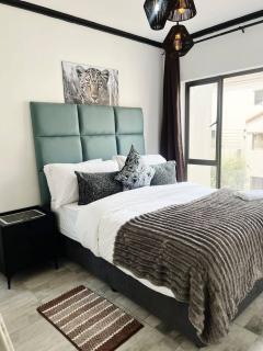 Zalari Luxe Loft A, Spacious 2-Bed Loft, Paulshof - 2