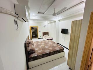Royal Hotel Islamabad - 2