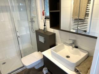 Luxurious Lodge with hot tub - fantastic location - 1