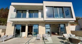 Recently renovated five bedroom villa - 4