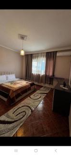Serena House Guest - 2