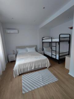 Serena House Guest - 4