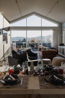 Stunning new Bach with Lake views - 9