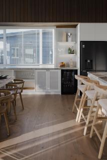 Stunning new Bach with Lake views - 3
