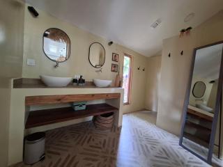 Authentic wooden house with garden, walking distance to town - 5