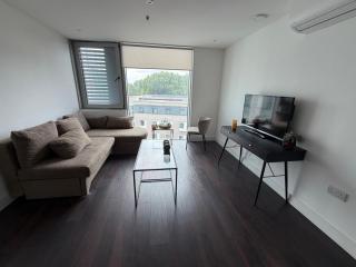 Cosy Colliers Wood Apartment with 2 Bedrooms - 9