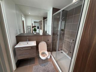 Cosy Colliers Wood Apartment with 2 Bedrooms - 1