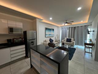 Estancia Pacífika Modern lakefront apartment - 6