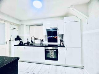 4 Bedrooms cosy home with free parkings - 4