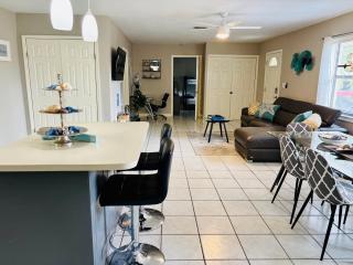 Sunshine Acre 2B 2B King Master Suite, BIG Yard - 6