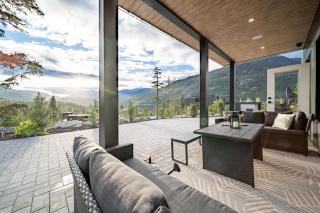 Whistler Luxury Alpine Retreat with Mountain Views - 1