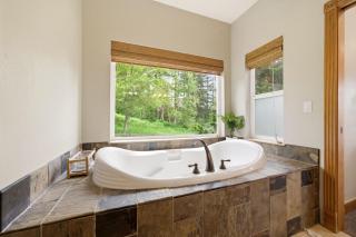 Washougal 4BR - Hot Tub Sauna Private 5 Acres - 5
