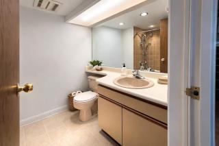2BR West End Loft Steps to Beach & Stanley Park - 4