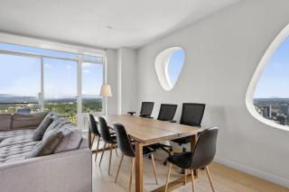 3BR Penthouse with Skyline Views & Patio - 8