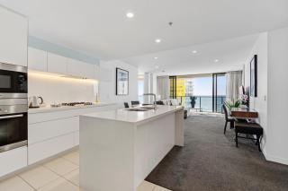 2BR Breathtaking Ocean Views - Iconic Oracle Tower - 0