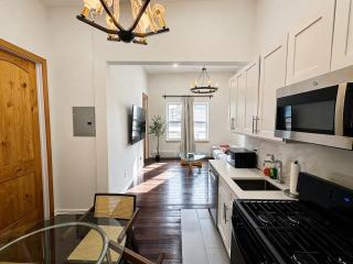 Urban Oasis 6 Min Walk to PATH, 15 Min to FIFA & NYC, 4 - 7