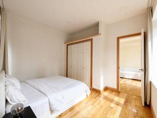 Chic & Bright Modern 2BR, 15m to NYC & FIFA, 1 - 8