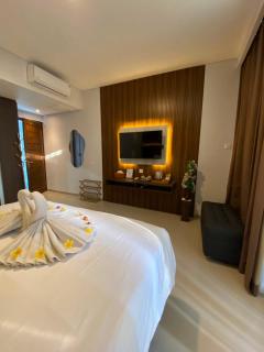 Queens Villa - 5