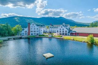 Adirondack Townhome - Overlooking Village Green - 7