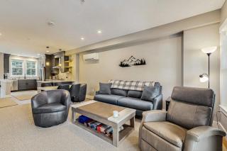 Adirondack Townhome - Overlooking Village Green - 4