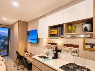 Modern studio with balcony, pool & coworking space - 7