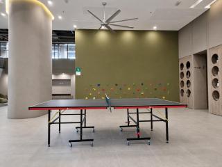 Modern studio with balcony, pool & coworking space - 4