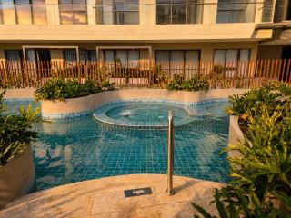 Modern studio with balcony, pool & coworking space - 6
