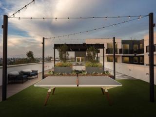 Comfy Mid City Apartment LA Views - 8