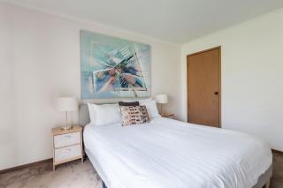 Solander's Retro Residence - Group Stay by the Beach - 9