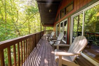 4BR Gatlinburg Cabin with Hot Tub & Fireplace - 5
