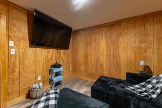 4BR Gatlinburg Cabin with Hot Tub & Fireplace - 8